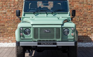 Land Rover Defender 110 Heritage Station Wagon 4