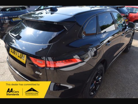 Jaguar F-Pace 2.0 F-PACE R-Sport AWD D 4WD 5dr 3