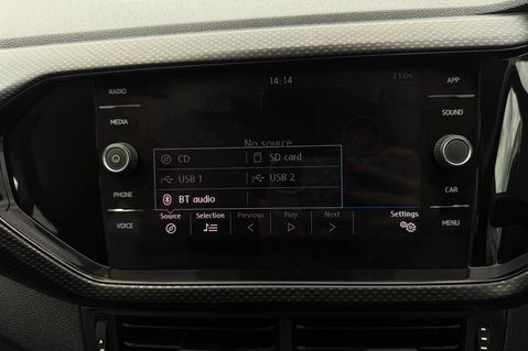 Volkswagen T-Cross 1.0 SE TSI.. 6 MAIN DEALER SERVICES..APPLE CARPLAY & ANDROID AUTO..STUNNING 32