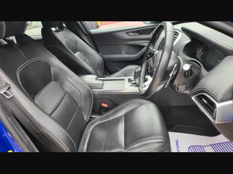 Jaguar XE R-DYNAMIC S 15