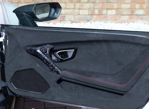 Lamborghini Huracan LP640-4 Performante 18