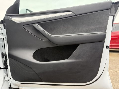 Tesla Model Y (Dual Motor) Long Range SUV 5dr Electric Auto 4WDE (384 bhp) 32