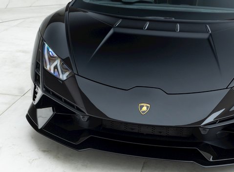 Lamborghini Huracan LP640-2 Tecnica 16