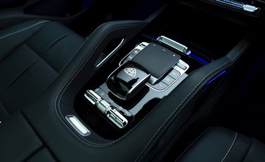 Mercedes-Benz GLS 600 28