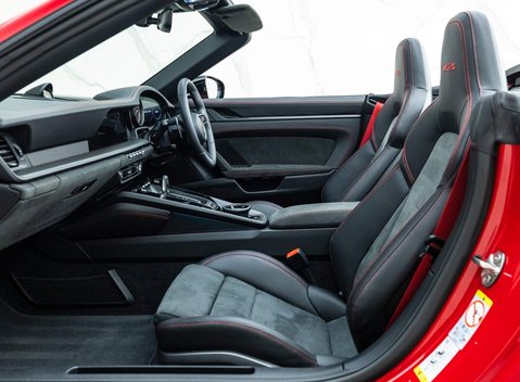 Porsche 911 Carrera GTS Cabriolet (992) 11