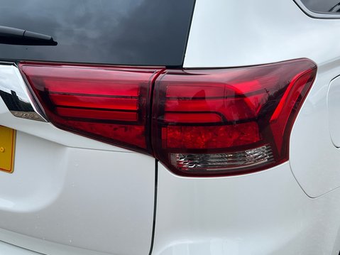 Mitsubishi Outlander PHEV DYNAMIC 19