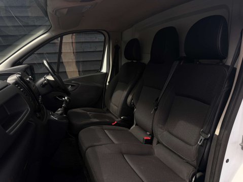 Vauxhall Vivaro 1.6 Vivaro 2900 Sportive CDTi 36