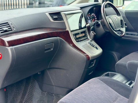 Toyota Alphard 8 SEATER+TWIN SUNROOF+RARE 15