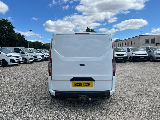 Ford Transit Custom AUTO SWB L1H1 Low Roof Trend Air Con Sensors Tow Bar EURO 6 NO VAT 7
