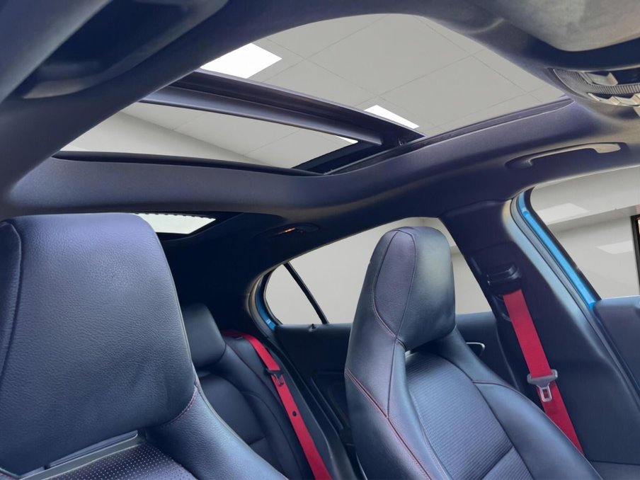 2015 Mercedes-Benz GLA — image 3
