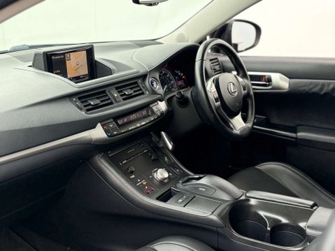 Lexus CT 1.8 CT 200h Luxury CVT 5dr 56