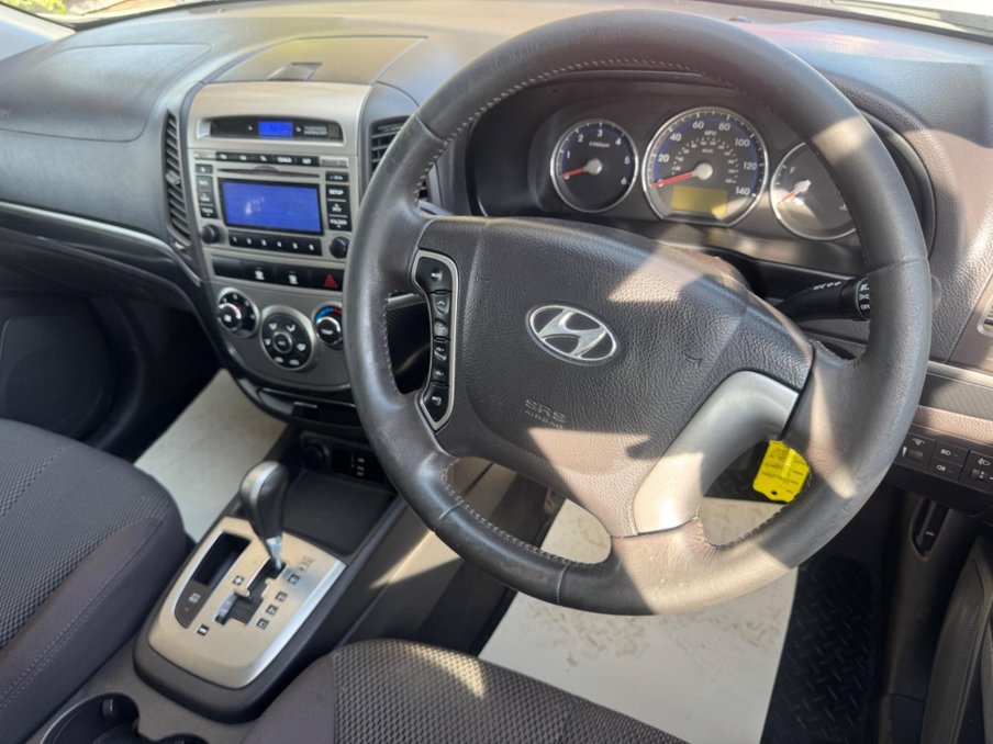 2011 Hyundai SANTA FE — image 2