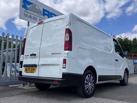 Renault Trafic 2.0 dCi ENERGY 28 Business+ Panel Van 5dr Diesel Manual SWB Standard Roof E 26