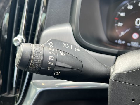 Volvo S90 D4 Momentum Saloon 4dr Diesel Auto Euro 6 (s/s) (1 23