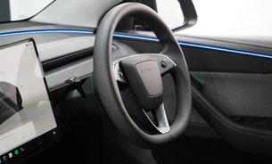 Tesla Model Y RWD Standard Range GROK AI Rear Screen Heated & Vented Seats VATQ 23
