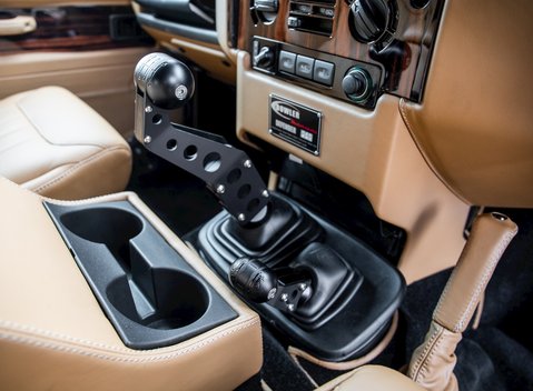 Land Rover Defender 90 XS Bowler 19