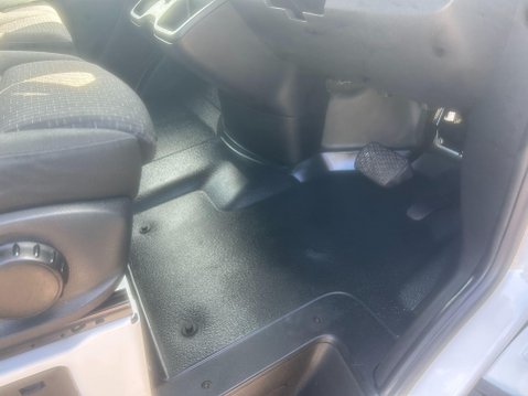 Mercedes-Benz Sprinter 2.0 315 CDI Premium Panel Van 5dr Diesel G-Tronic RWD L2 H2 Euro 6 (s/s) (1 22