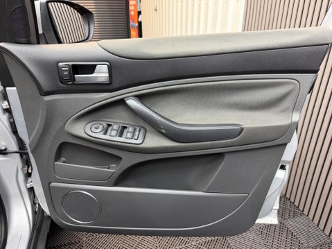 Ford Kuga 2.0 TDCi Titanium AWD Euro 5 5dr 36