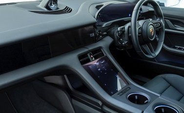 Porsche Taycan 4S 15