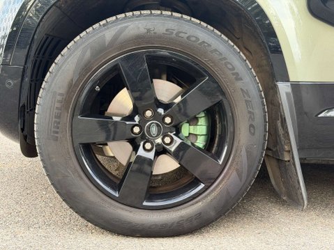 Land Rover Defender 3.0 Defender HSE D250 MHEV Auto 4WD 5dr 46