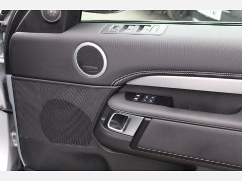 Land Rover Discovery DYNAMIC HSE 33