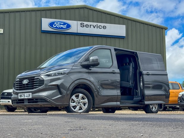 Ford Transit Custom Crew Cab AUTO SWB L1H1 Limited 320 Air Con Alloys Camera Sensors EURO 6 1