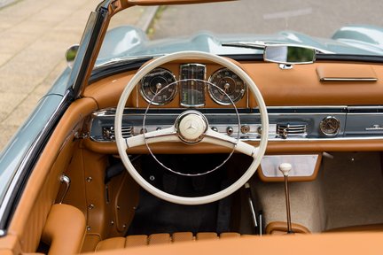 Mercedes-Benz SL 300 Roadster 22