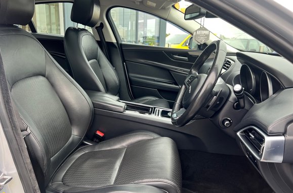 Jaguar XE 2.0 D PORTFOLIO AUTO 17