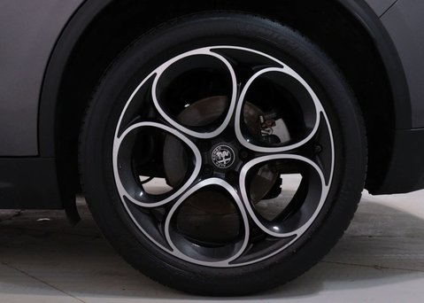 Alfa Romeo Stelvio 2.0 Stelvio Sprint TB AWD Auto 4WD 5dr 16