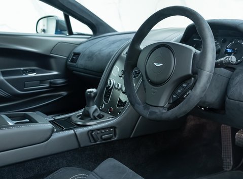 Aston Martin Vantage GT8 10