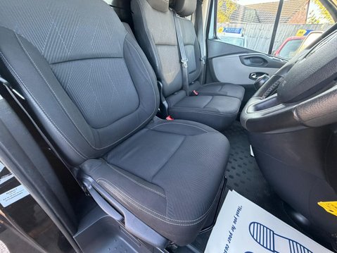 Renault Trafic 1.6 dCi 27 Sport Nav SWB Standard Roof Euro 6 5dr 18