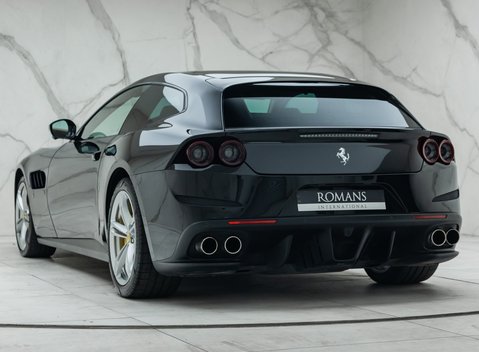 Ferrari GTC4 Lusso V12 10