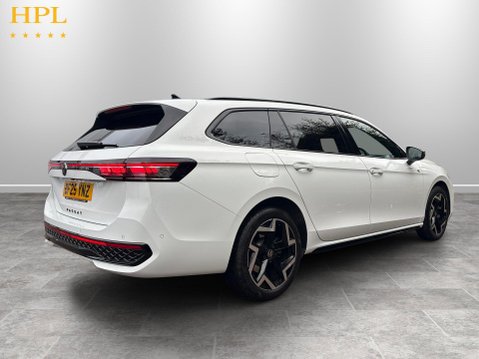 Volkswagen Passat 1.5 TSI eHybrid 19.7kWh R-Line Estate 5dr Petrol Plug-in Hybrid DSG Euro 6 7