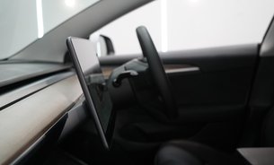 Tesla Model 3 RWD GROK AI Ryzen Chip 1 Owner Adaptive LEDs Heat Pump Panoramic Roof VAT Q 21