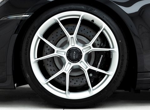 Porsche 911 (992) GT3 8