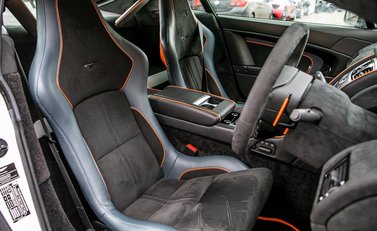 Aston Martin V12 Vantage AMR 12