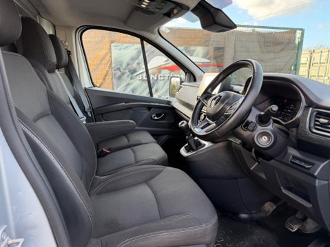 Renault Trafic 2.0 dCi Blue SL28 Sport L1 H1 Euro 6 (s/s) 5dr 8
