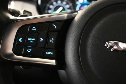 Jaguar E-Pace 2.0 E-Pace R-Dynamic S AWD Auto 4WD 5dr 33