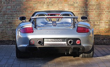 Porsche Carrera GT 8