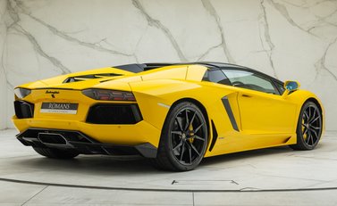 Lamborghini Aventador LP 700-4 ROADSTER 8