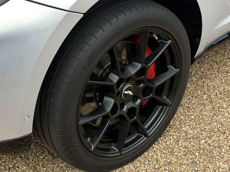 Aston Martin DBX V8 34