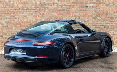 Porsche 911 Targa 4 GTS (991.2) 7
