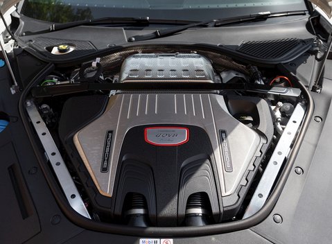 Porsche Panamera Turbo Sport Turismo 30