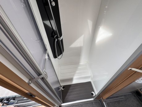 Bailey Adamo 75-4T 2x sigle beds and garage 11