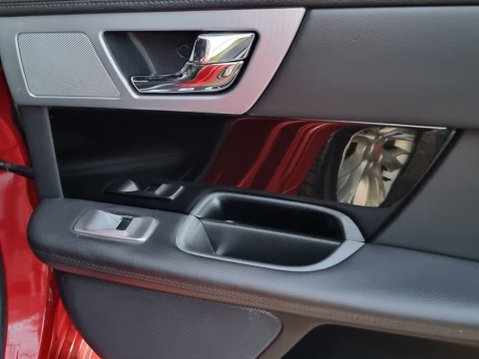 Jaguar XF D R-SPORT SPORTBRAKE 32