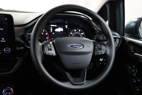 Ford Fiesta TREND 44
