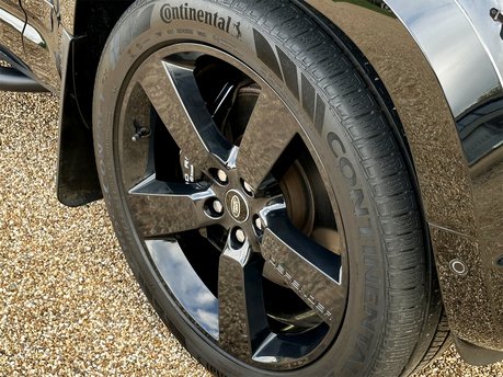 Land Rover Defender V8 40