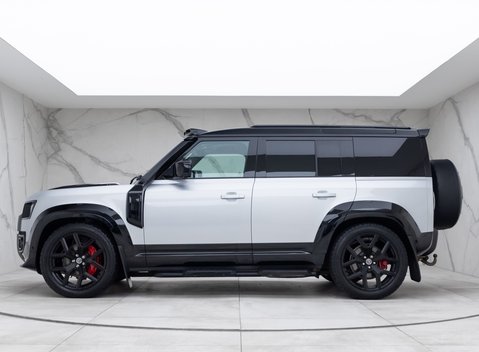 Land Rover Defender 110 D300 HSE Hard Top URBAN 2