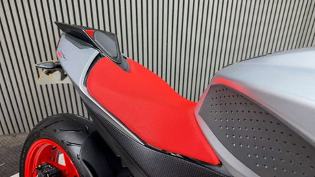 Aprilia Tuono 660 2021 ONLY 11K STUNNING BIKE NEW TYRES MID WEIGHT NAKED 17