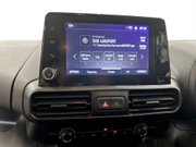 Vauxhall Combo Life 50kWh Design MPV 5dr Electric Auto (7.4kW Charger) (136 ps) Sat Nav 18